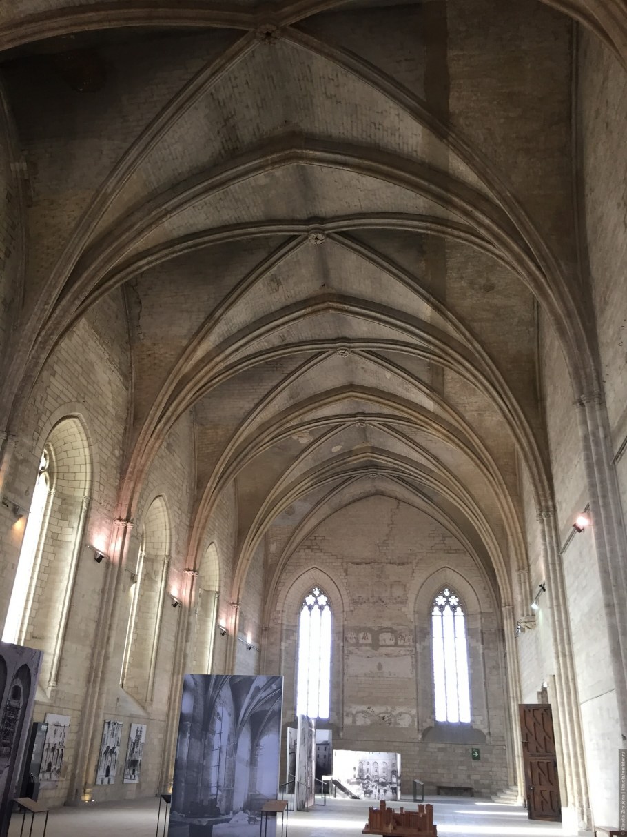 Папский дворец в Авиньоне интерьер