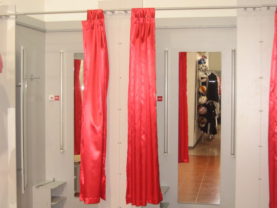 Примерочная в магазине