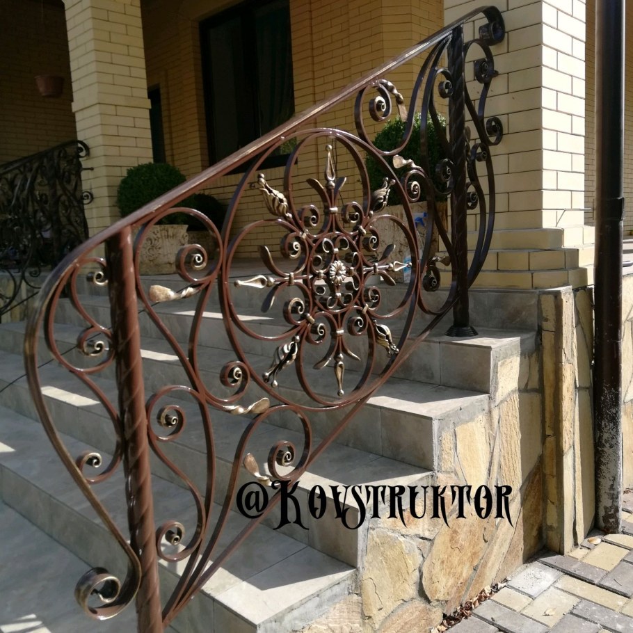 Кованые перила с боковым креплением