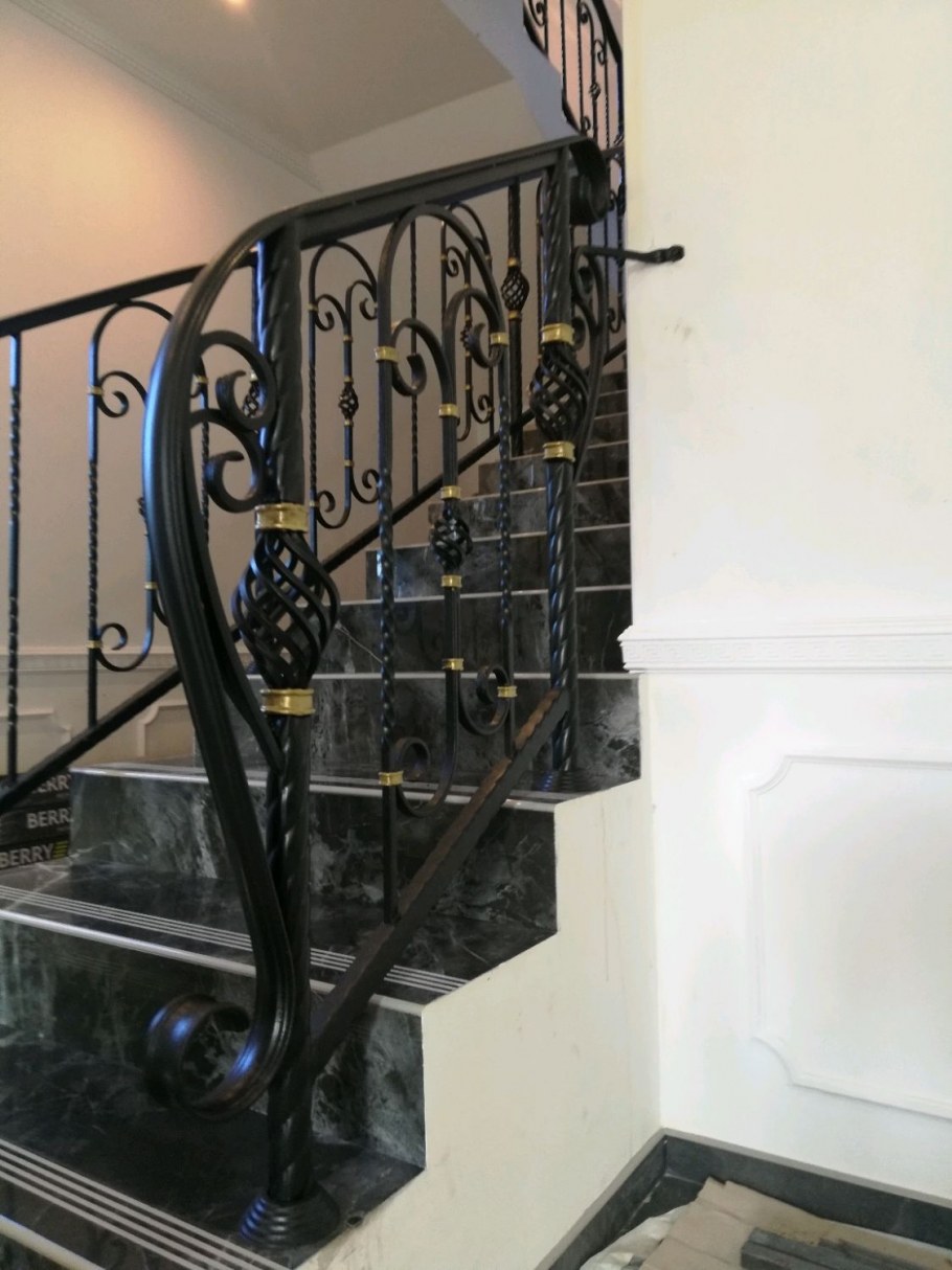 Металлическая лестница