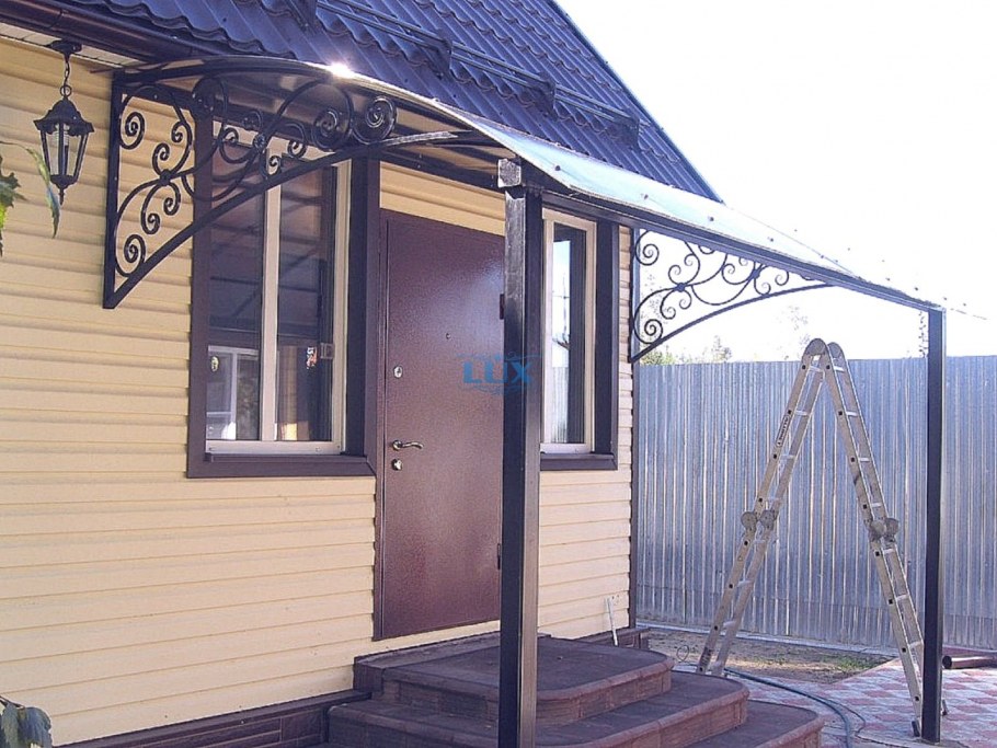 Навес над крыльцом