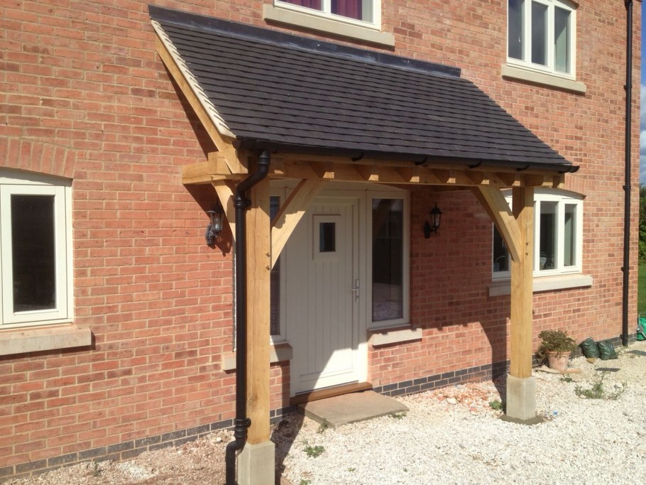 Навес над крыльцом из металлочерепицы