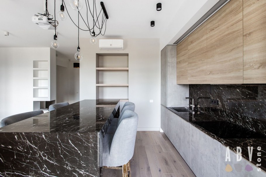 Мрамор Brown Marquina