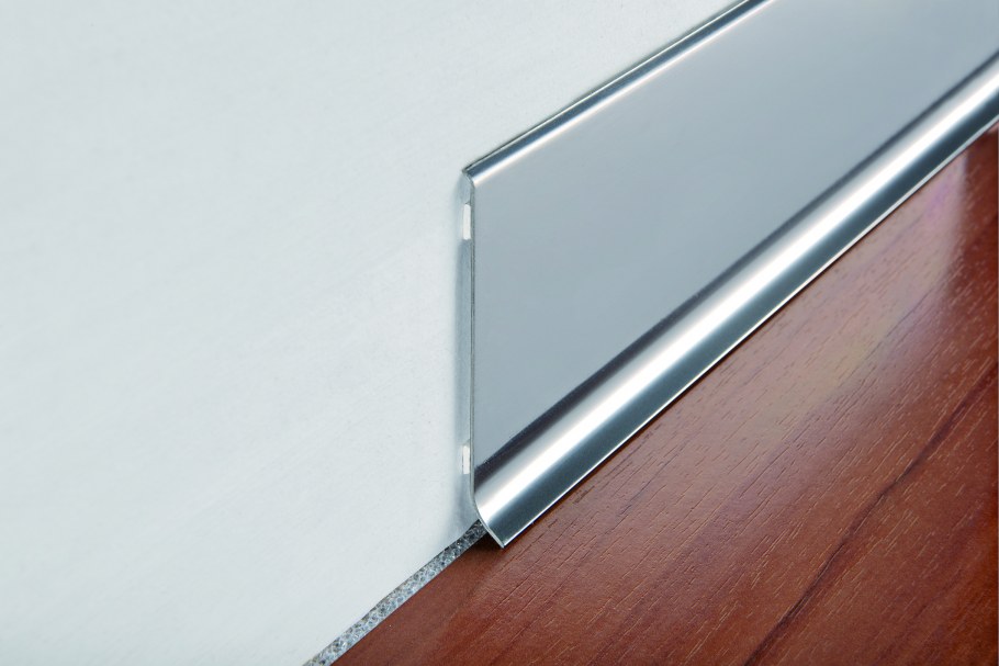 Стеновая панель и столешница без плинтуса