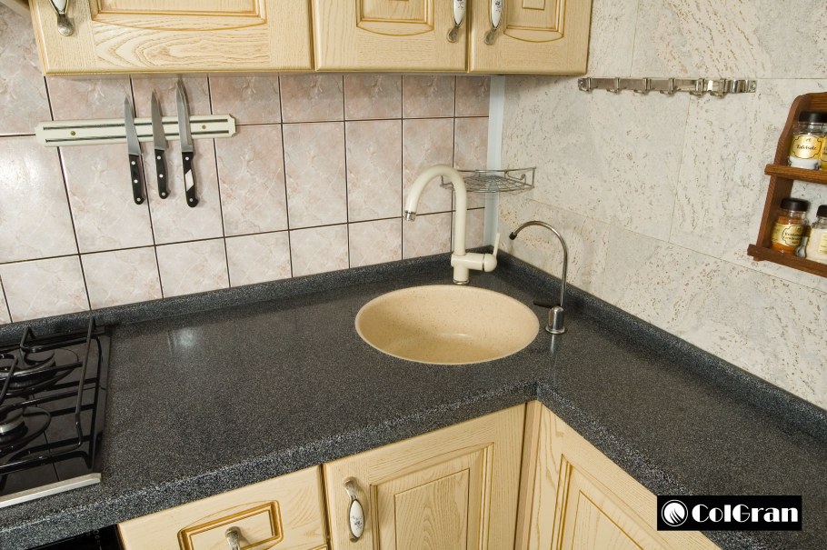 Плинтус алюминиевый Рехау черный