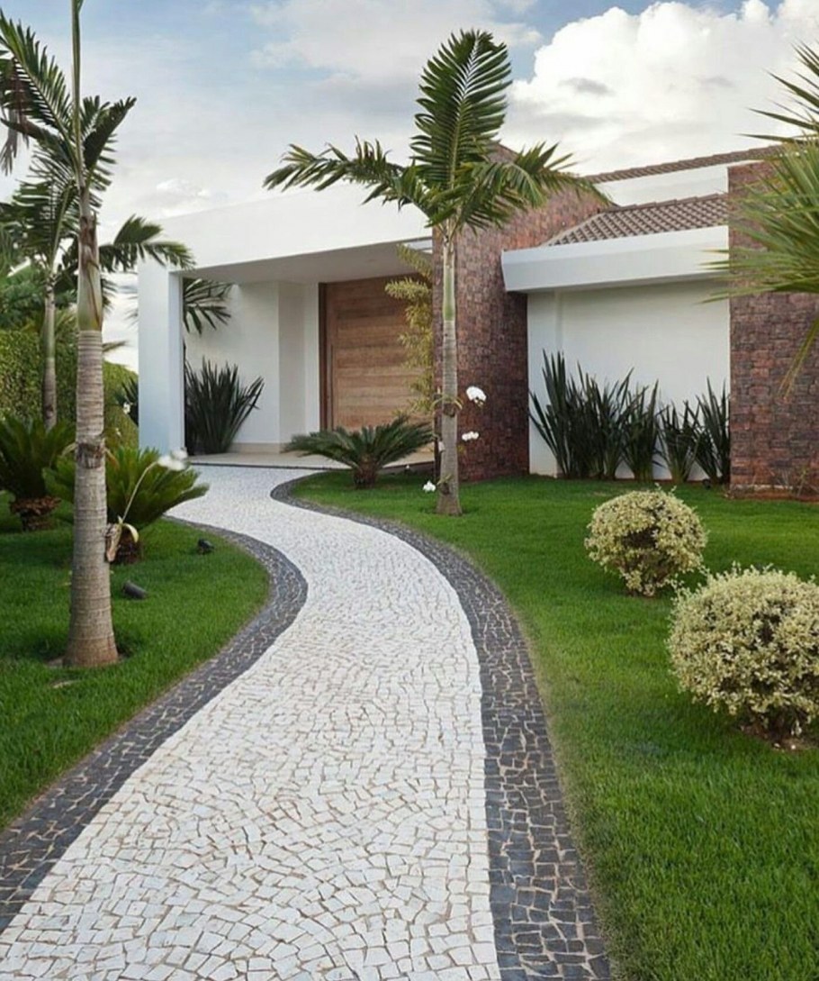 Озеленение двора