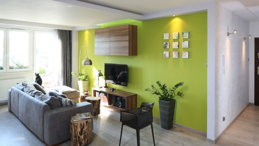 Зеленые стены в интерьере гостиной