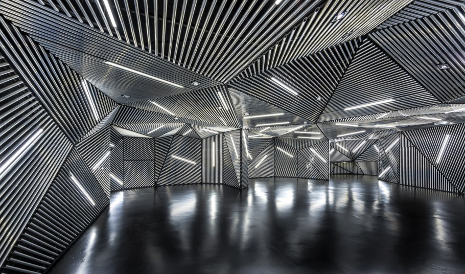 Футуризм в общественном интерьере