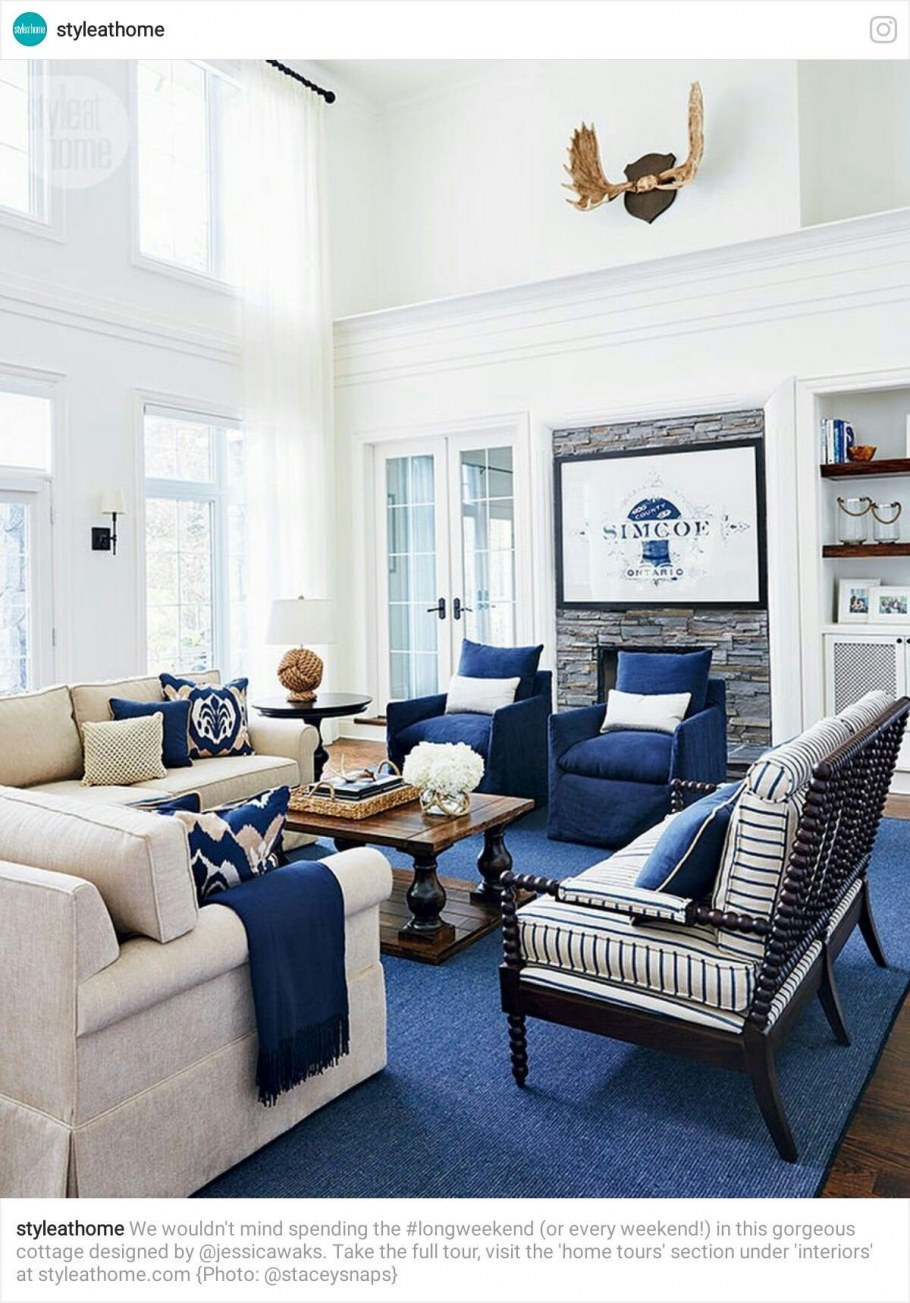 Гостиная в бело синих тонах