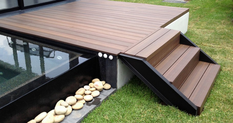 Полукруглые ступеньки в дом