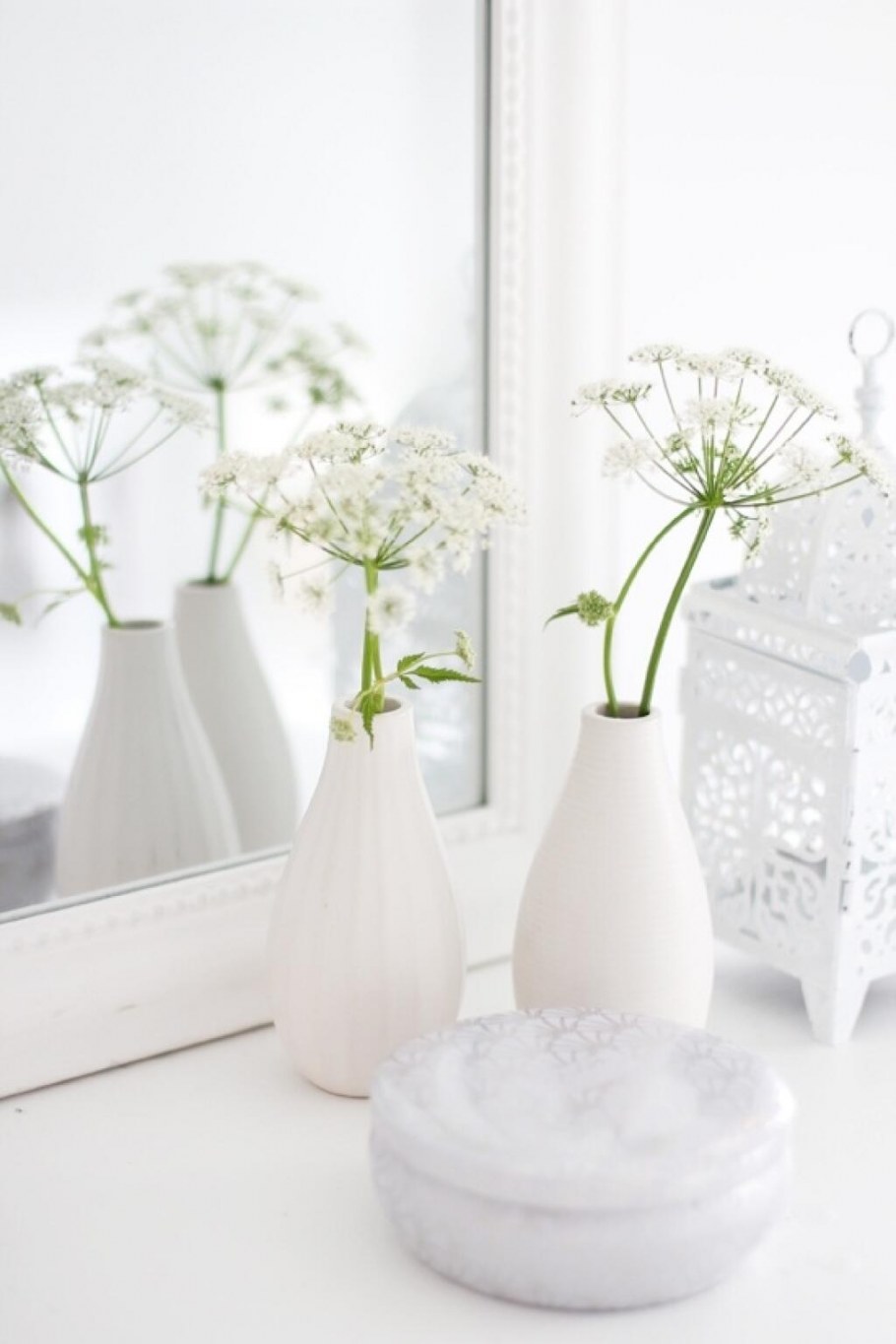 Белые цветы в интерьере