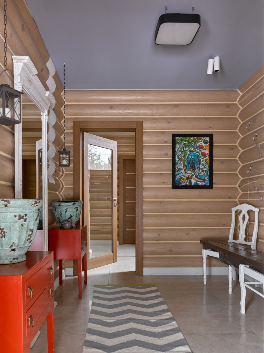 Прихожая в деревянном доме