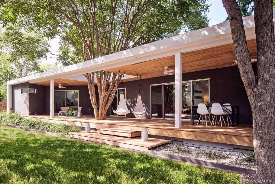 Одноэтажный дом бунгало с террасой