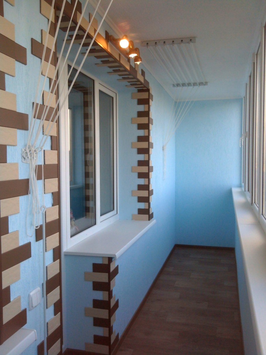 Отделка балкона краской