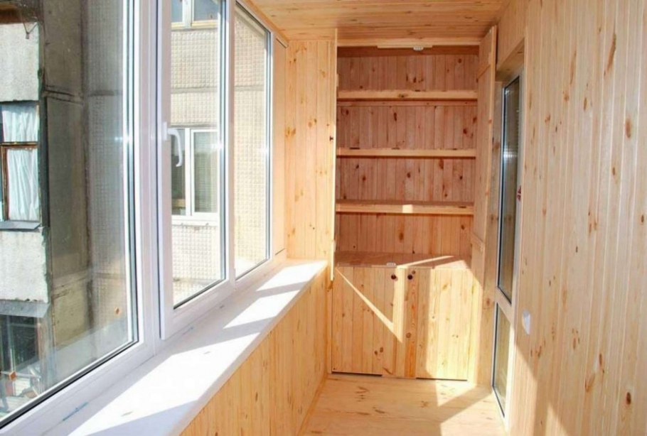 Обшивание балкона вагонкой