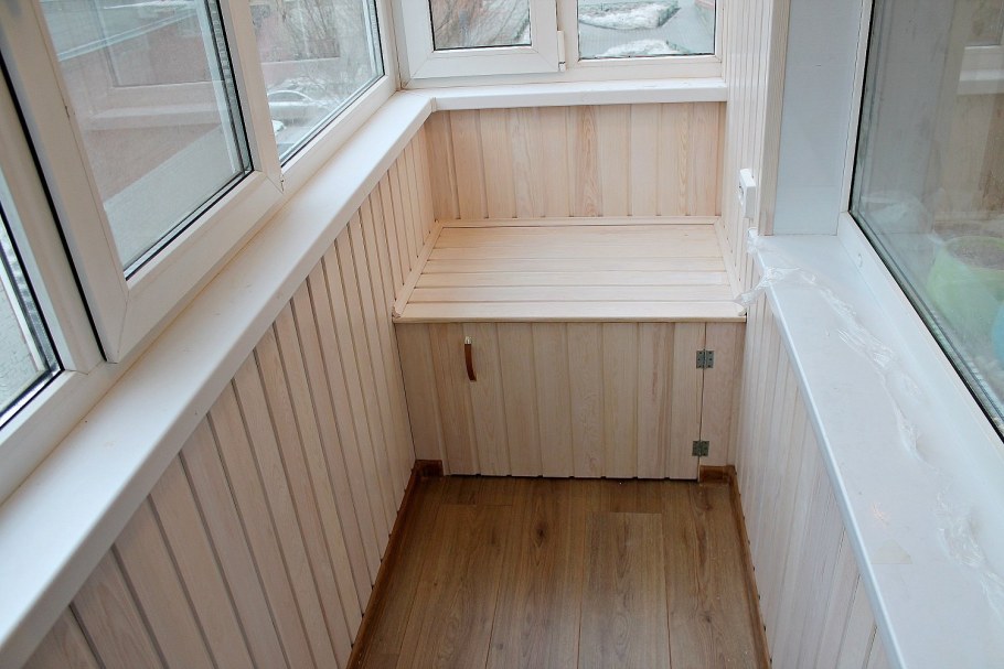 Отделка балкона