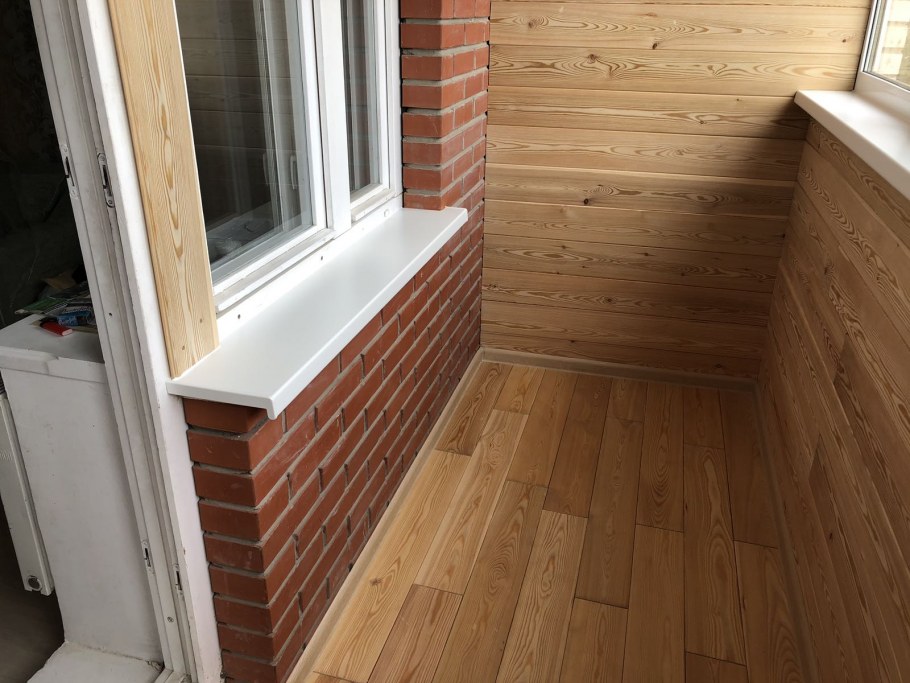 Отделка балкона вагонкой