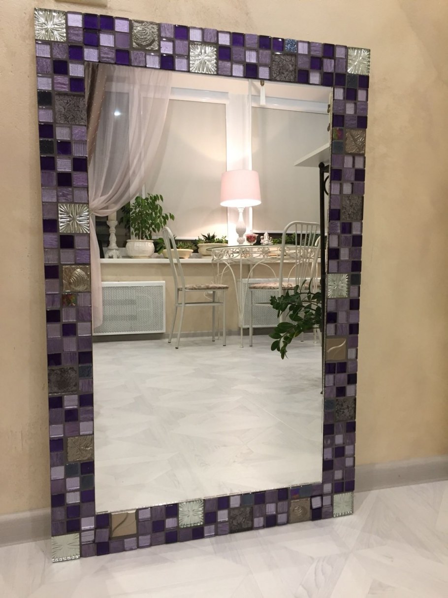 Зеркало в мозаичной раме