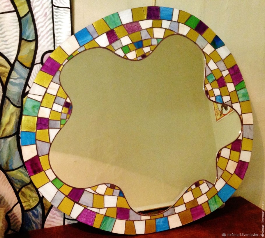 Зеркало в мозаичной раме