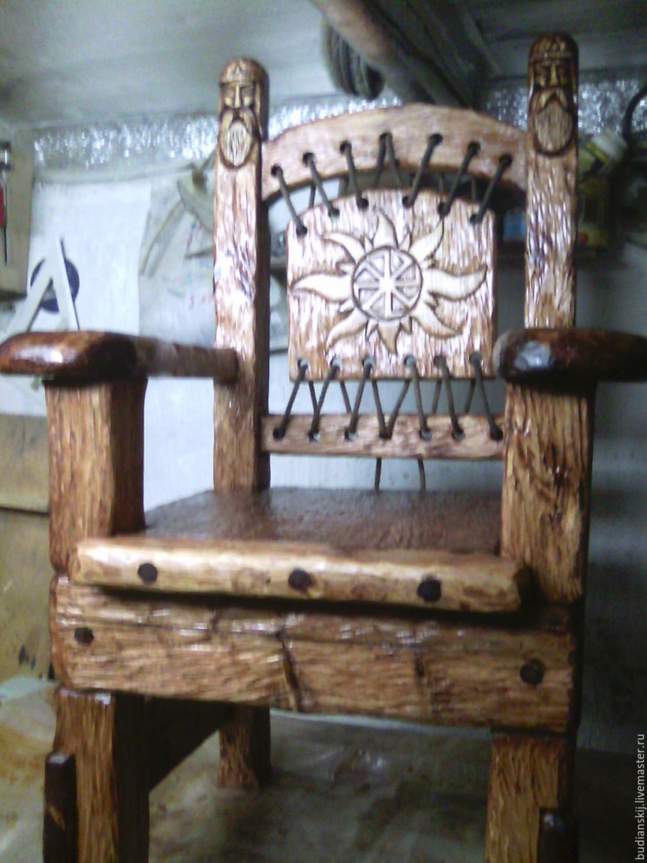 Стул резной деревянный