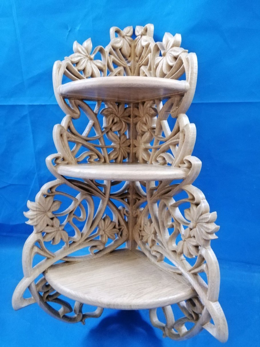 Резная полочка