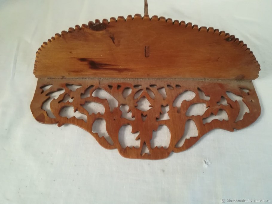 Резные полочки из дерева