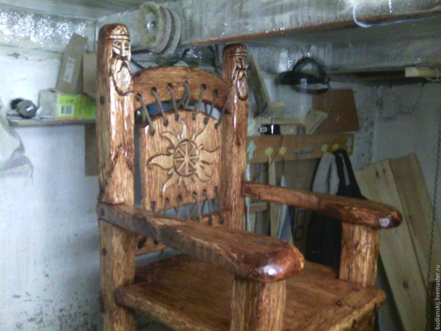 Стул резной деревянный