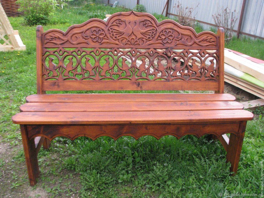 Резные скамейки