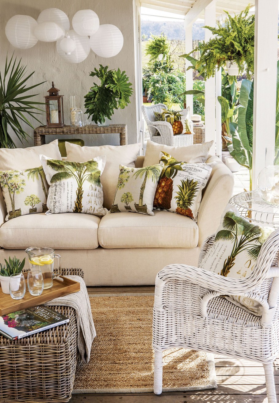 Гостиная в тропическом стиле в квартире