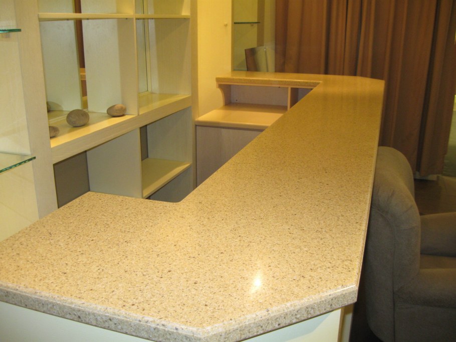 Стойка из искусственного камня