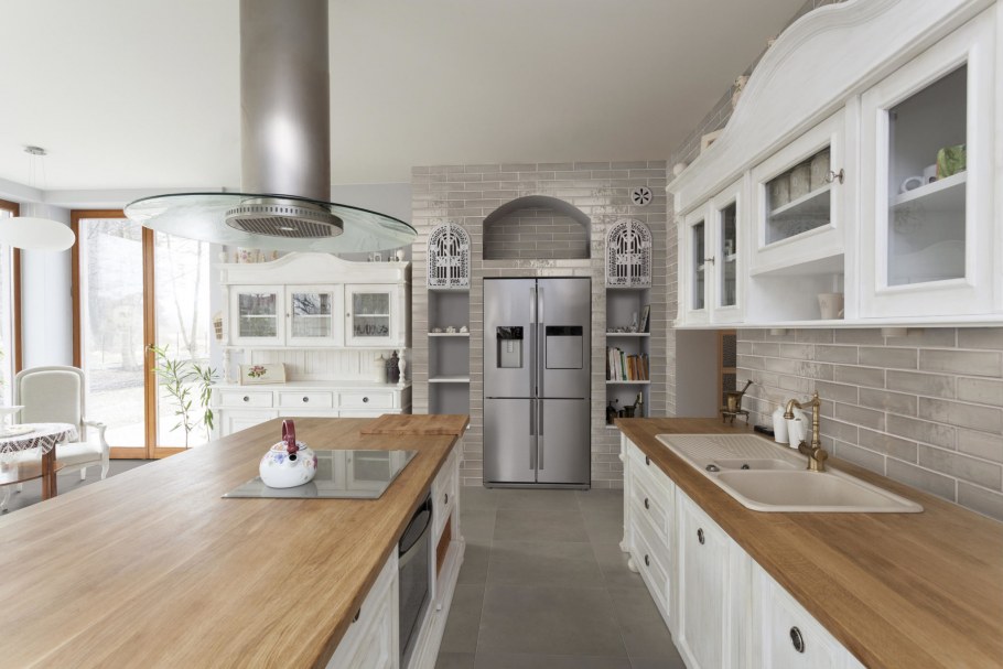 Белая кухня Эггер