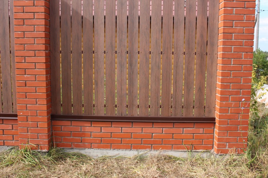 Штакетник из ДПК для забора