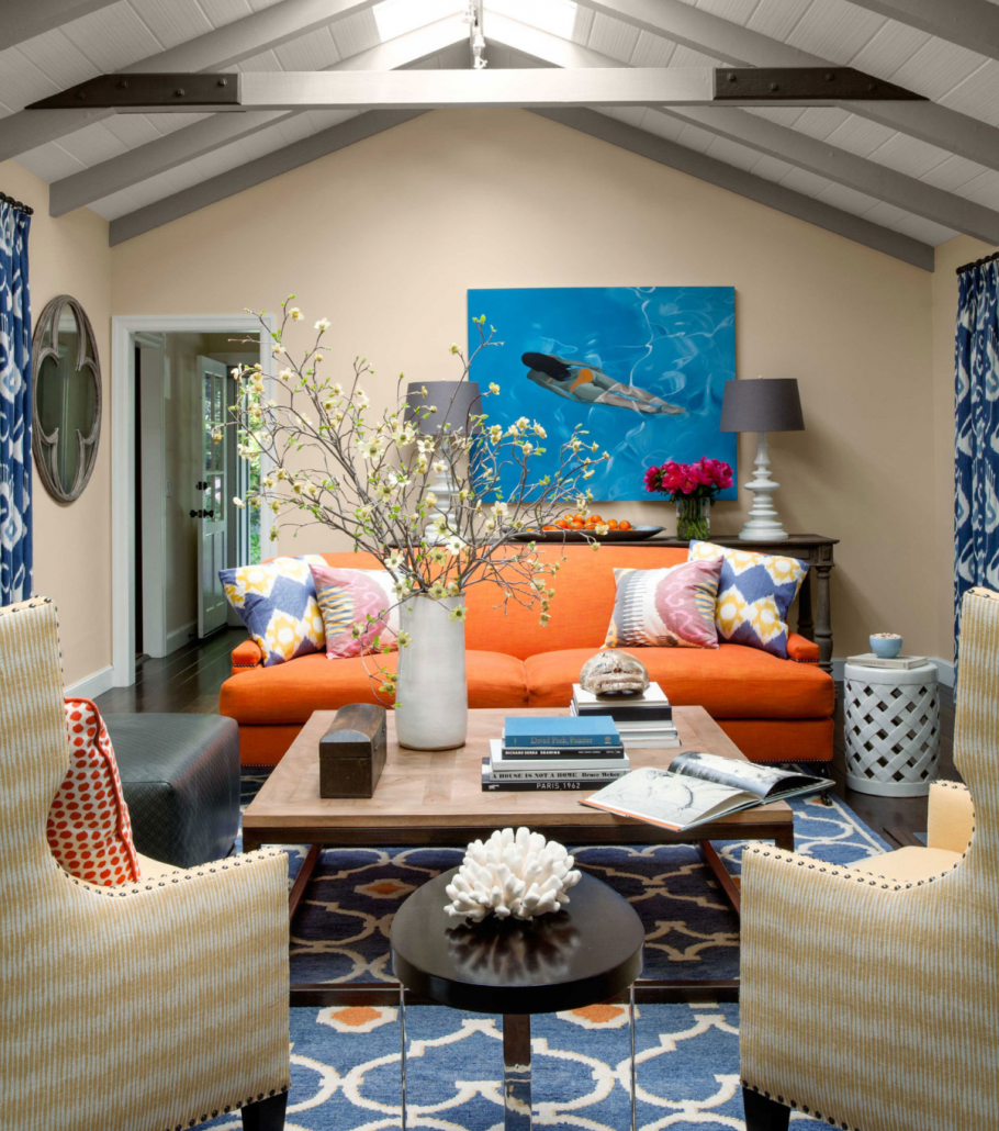 Сине оранжевый интерьер гостиной