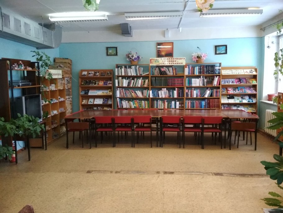 Расстановка стеллажей в библиотеке