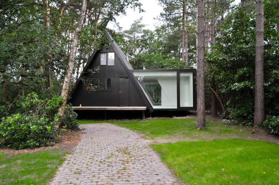 Треугольный домик для дачи