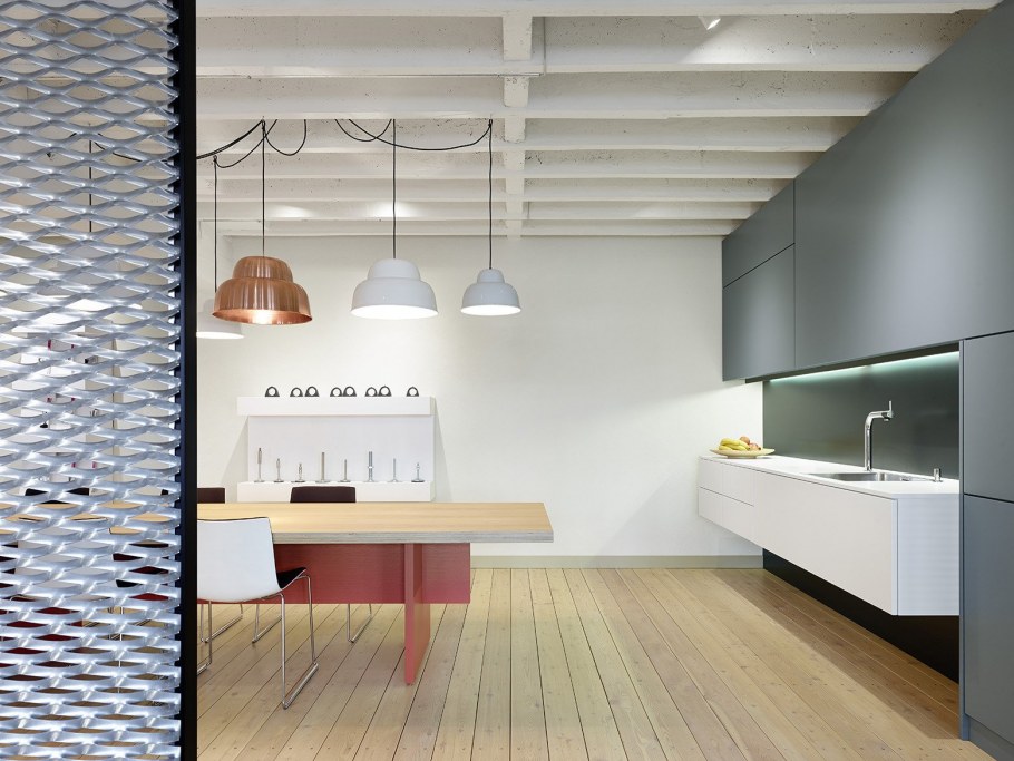 Потолок из сетки в стиле лофт