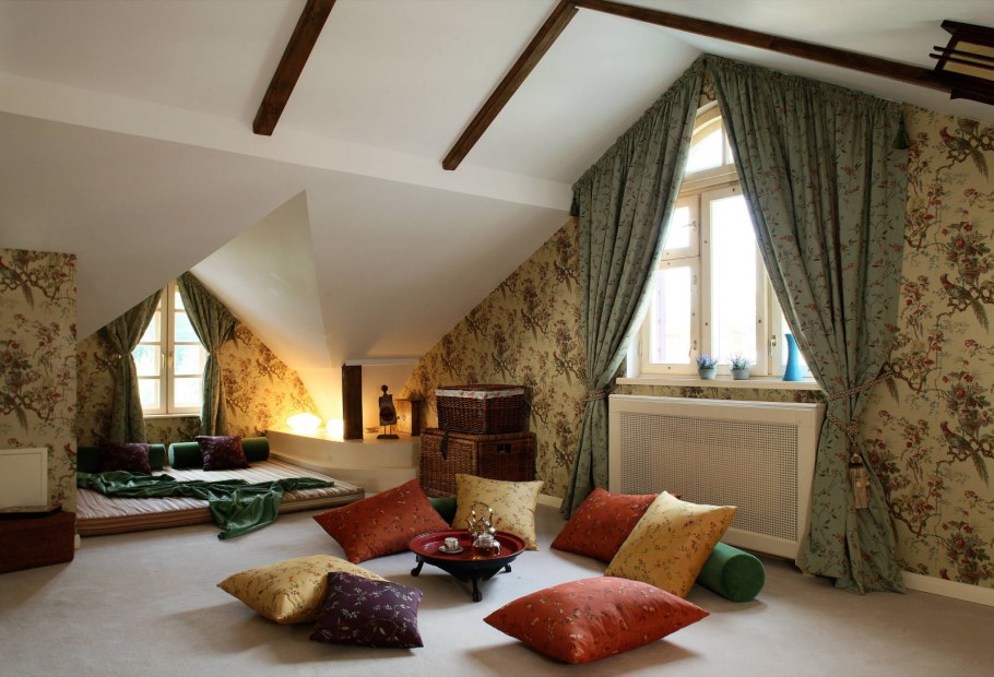 Уютная спальня в мансарде
