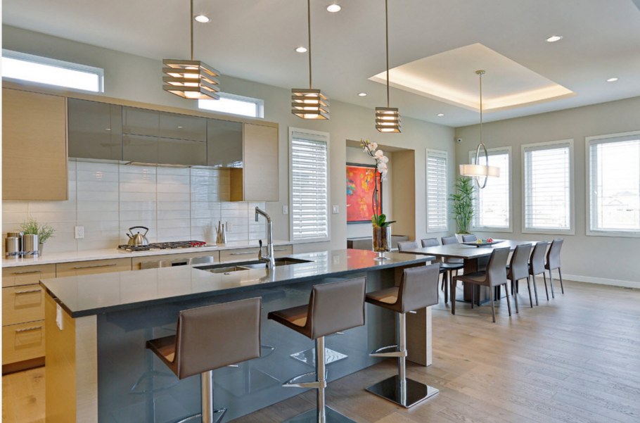 Планировка большой кухни-столовой