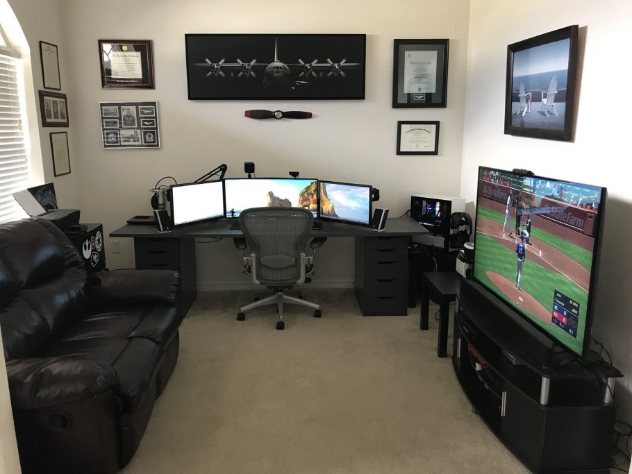 Интерьер компьютерной комнаты