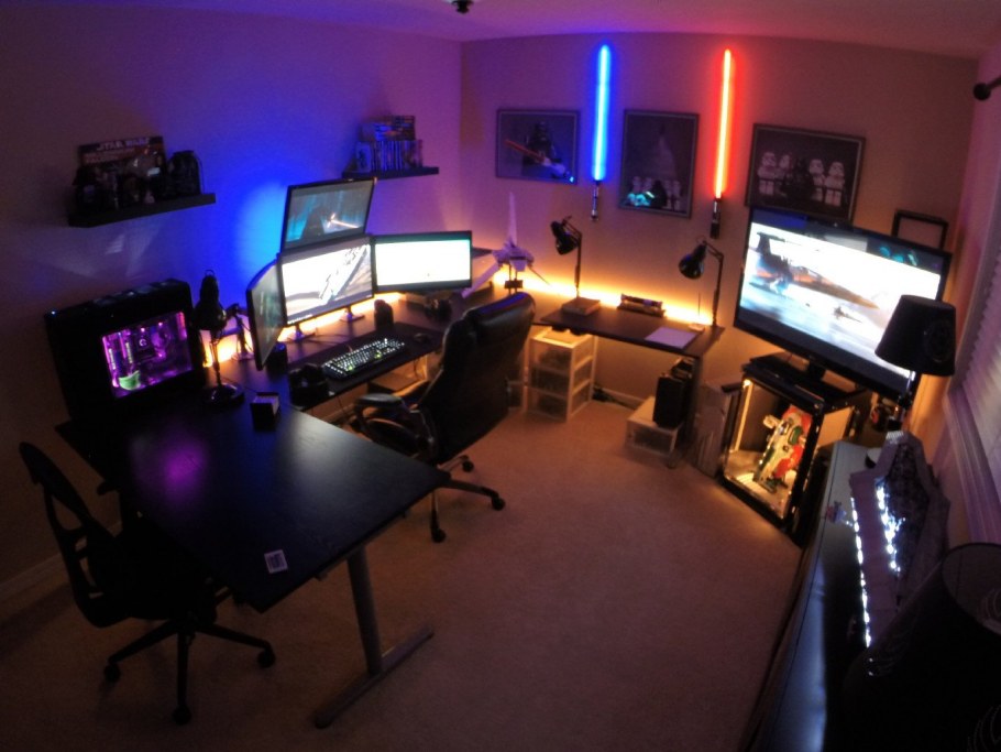 Комната с компьютером