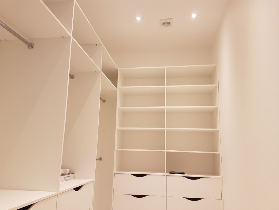 Гардеробные из ЛДСП