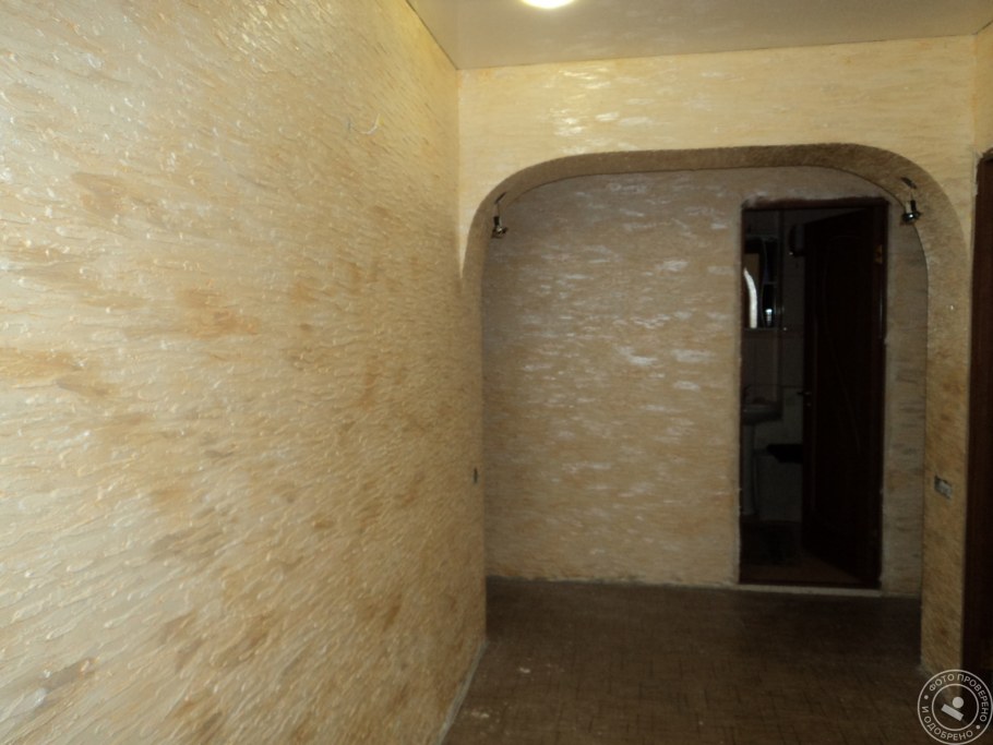 Декоративная штукатурка для внутренней отделки в коридоре