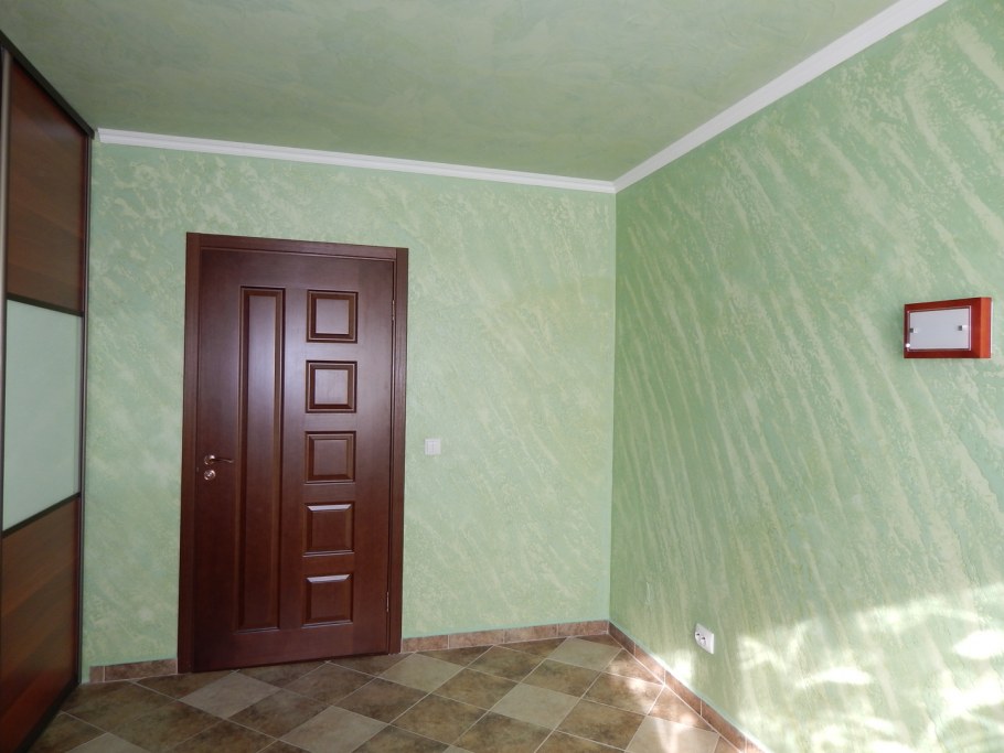 Отделка комнат короедом