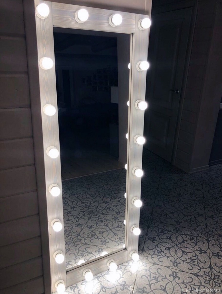Зеркало гримерное с подсветкой напольное