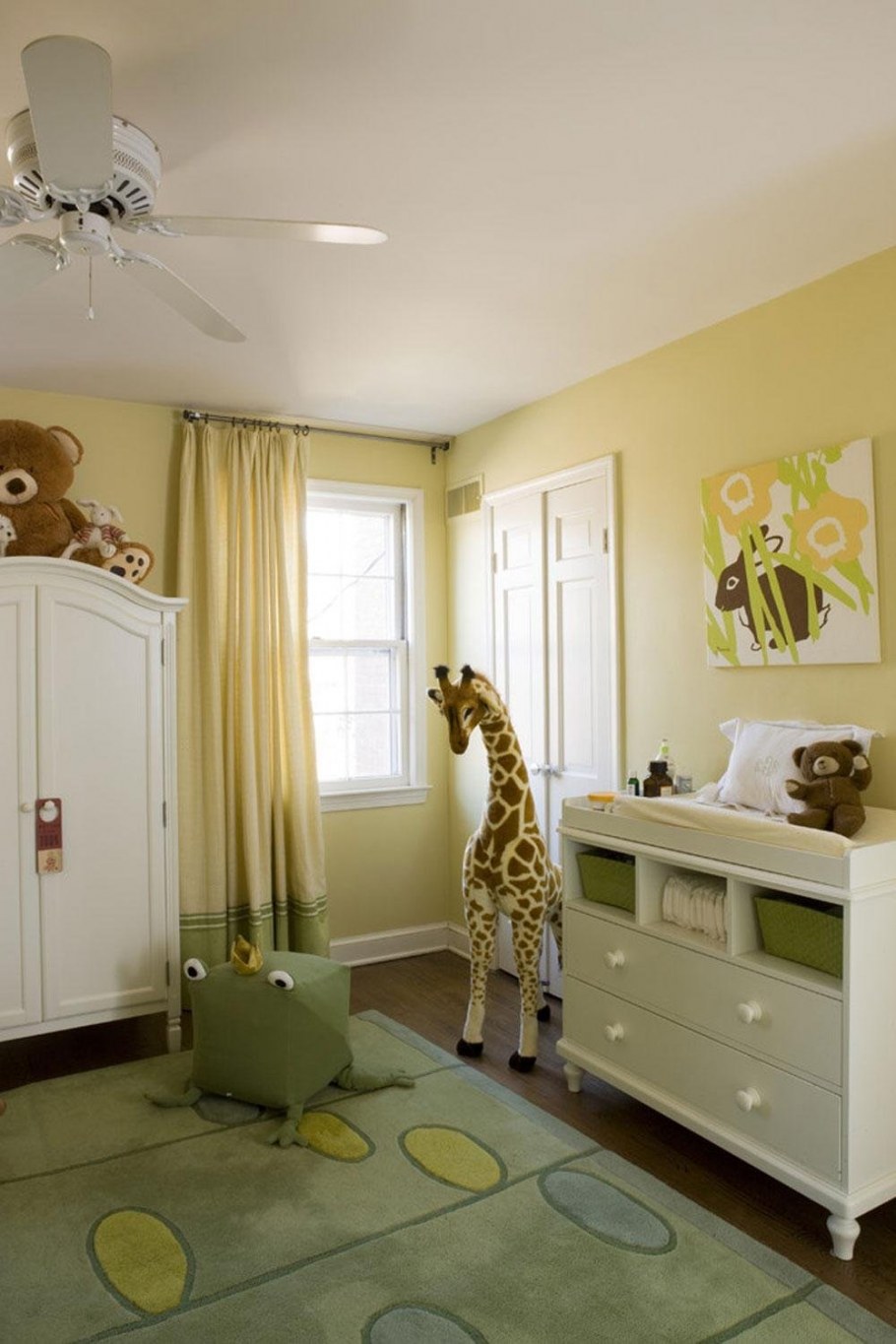 Детская комната в желтом цвете