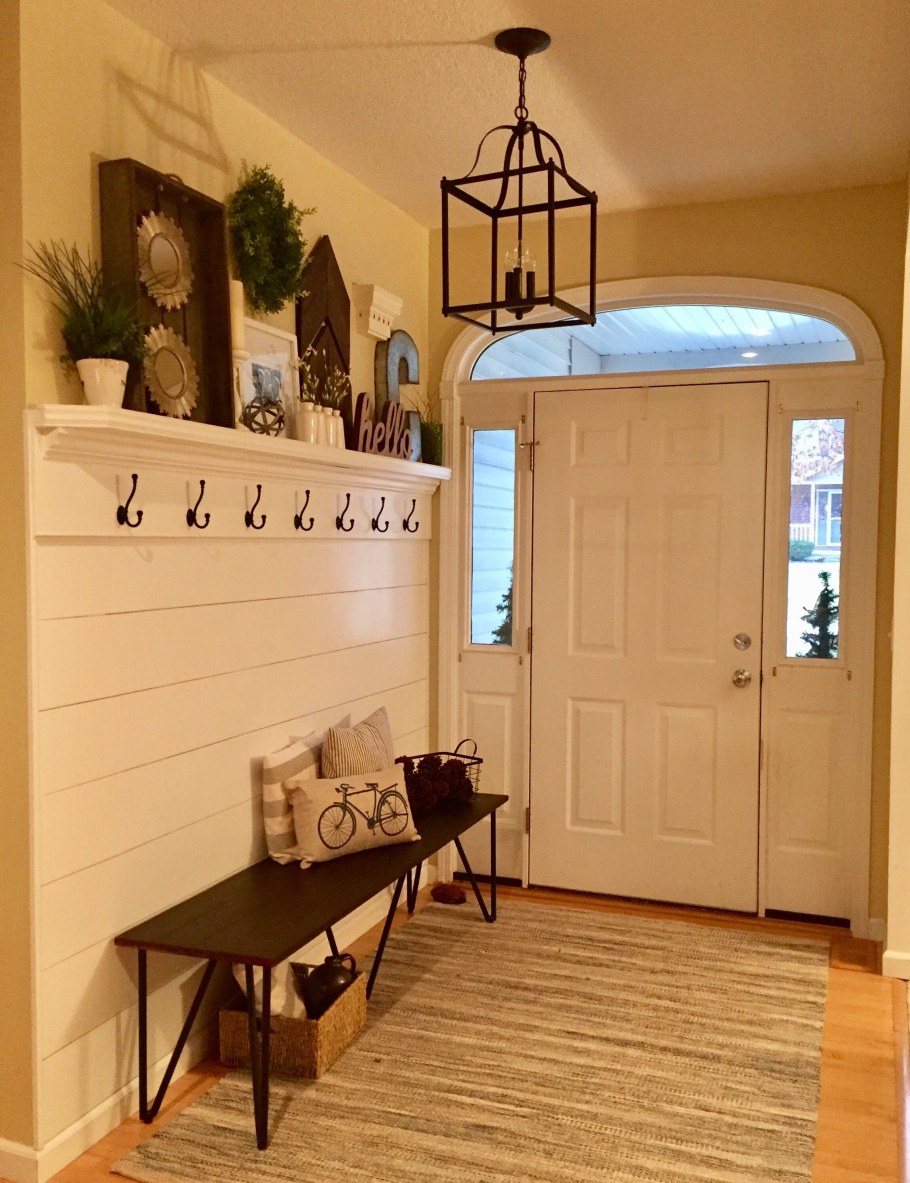 Интерьер узкой прихожей