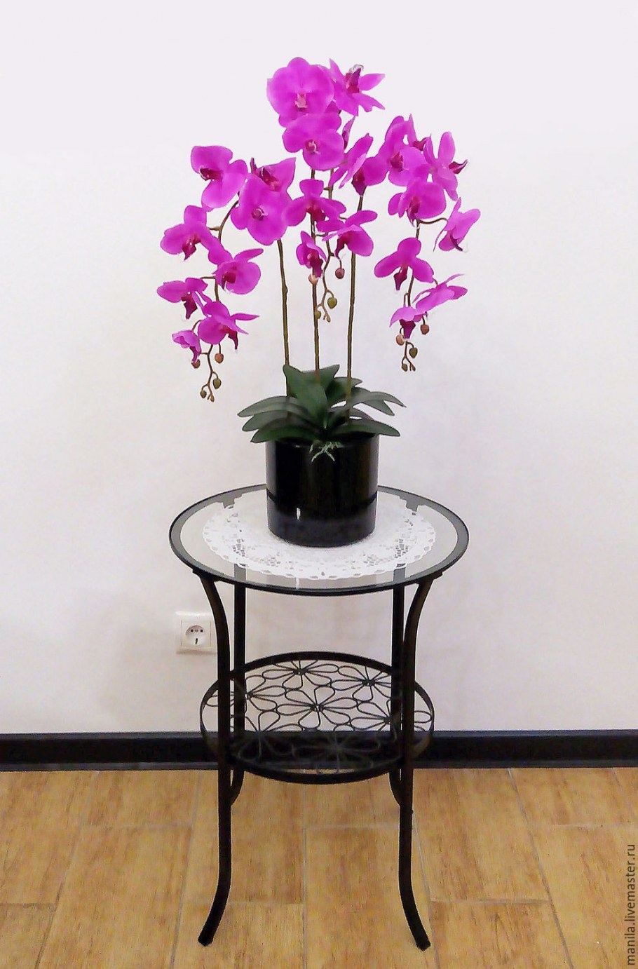 Имитация живых цветов в вазе