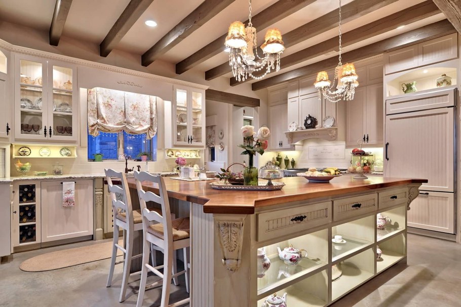 Красивый кухонный гарнитур