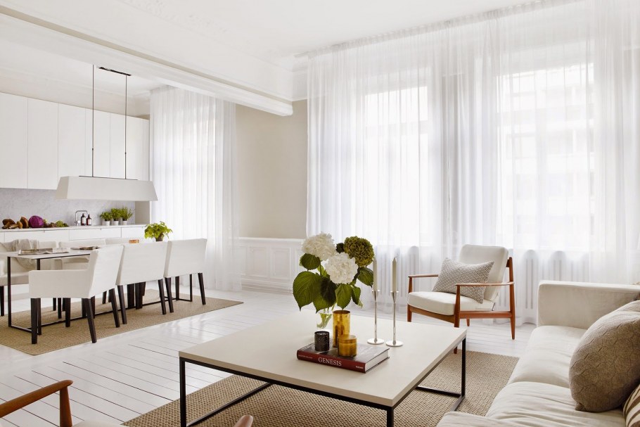 Интерьер зала в белом цвете