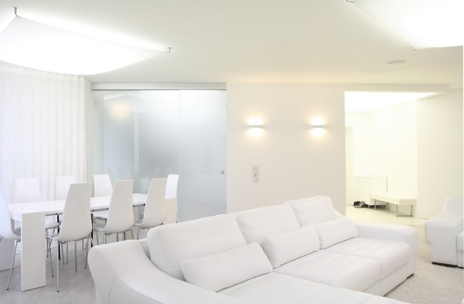 Уютный белый интерьер в доме